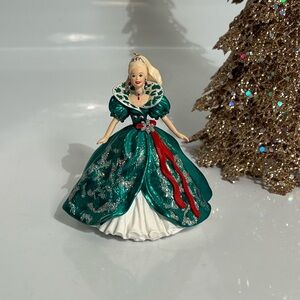 Hallmark keepsake ornament holiday Barbie 1995 collector’s series #3
New in box